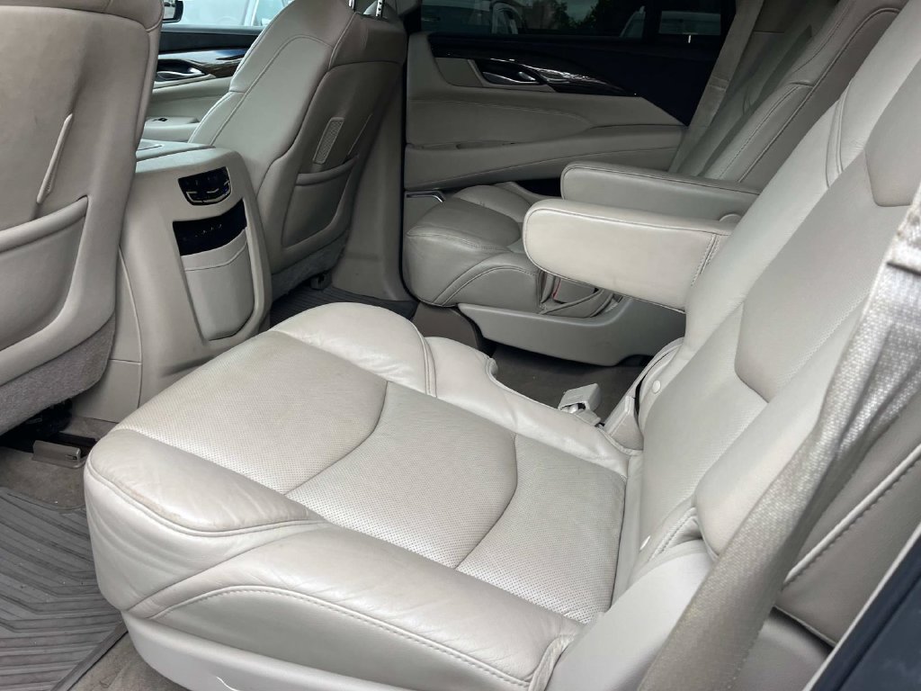 Used 2019 Cadillac Escalade Luxury RWD image 19