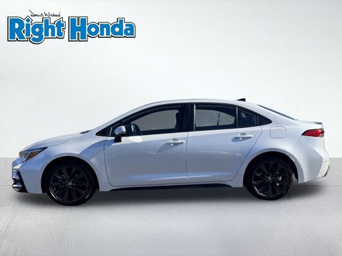 Used 2025 Toyota Corolla SE FWD image 3