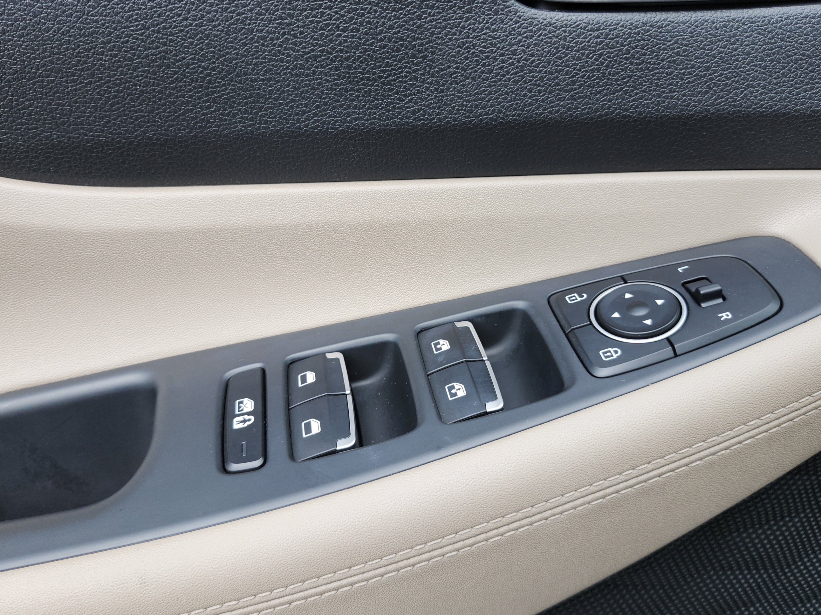 Certified 2023 Hyundai Santa Fe SEL FWD image 19