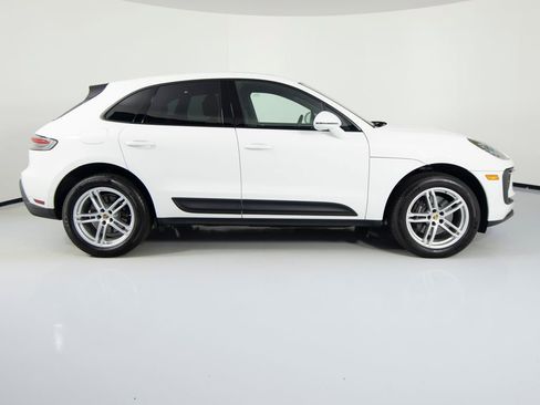 Certified 2025 Porsche Macan image 11