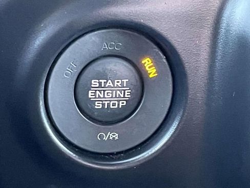 Used 2023 Jeep Gladiator Sport AWD/4WD image 23