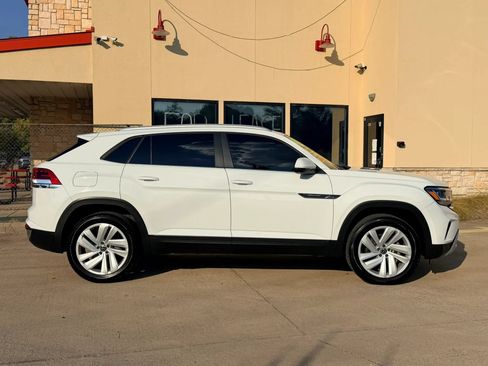 Used 2021 Volkswagen Atlas Cross Sport SE w/ Panoramic Sunroof Package FWD image 6