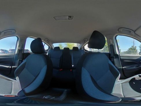 Used 2025 Nissan Versa SV image 40