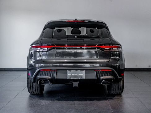 Certified 2025 Porsche Macan image 4