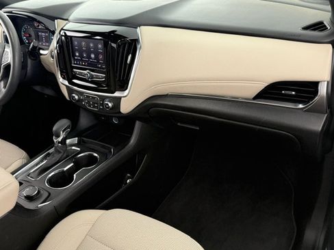 Used 2023 Chevrolet Traverse LS image 19