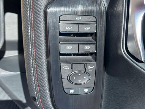 Used 2025 Nissan Kicks SR FWD image 17