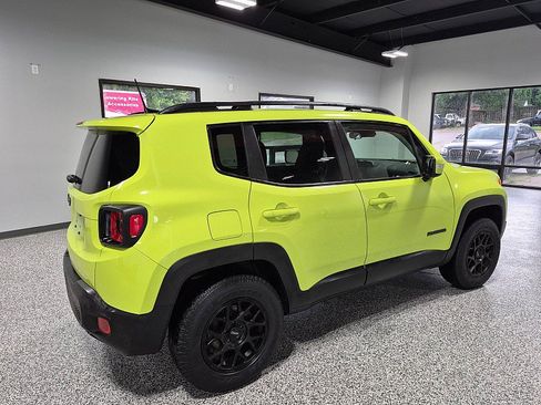 Used 2018 Jeep Renegade Altitude AWD/4WD image 7