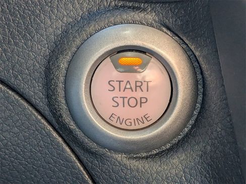 Used 2017 Nissan Sentra SV image 29