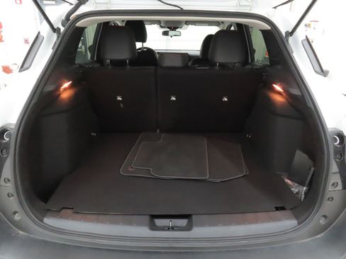 Used 2025 Nissan Kicks SR AWD/4WD image 24