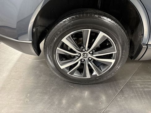 Used 2021 Toyota Venza LE image 13