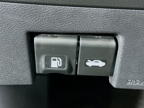 Used 2024 Nissan Kicks SV image 17