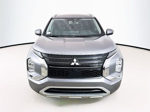 Used 2023 Mitsubishi Outlander SEL image 2
