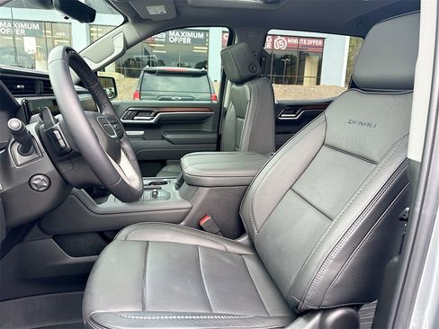 Used 2025 GMC Sierra 1500 Denali image 8