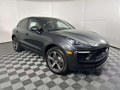 Certified 2025 Porsche Macan image 7