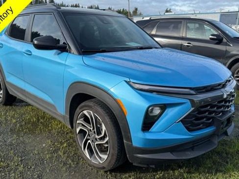 Used 2025 Chevrolet TrailBlazer RS w/ Driver Confidence Package image 2