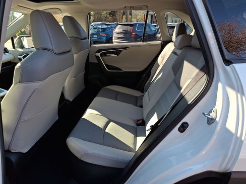 Used 2020 Toyota RAV4 Limited image 10