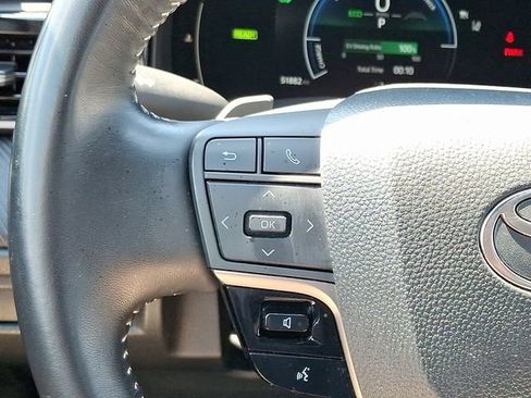 Used 2025 Toyota Camry SE w/ Convenience Package FWD image 20