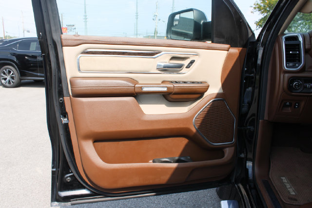 Used 2019 RAM 1500 Laramie AWD/4WD image 10