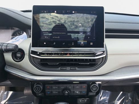 Certified 2023 Jeep Compass Limited w/ Sun and Sound Group image 21