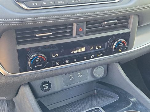 Certified 2025 Nissan Rogue SV FWD image 16
