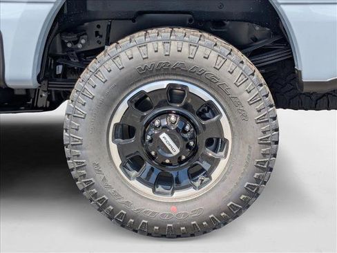 New 2025 Ford F250 Platinum w/ Tremor Off-Road Package image 10