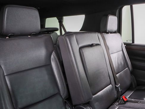 Used 2023 Chevrolet Suburban LT image 31