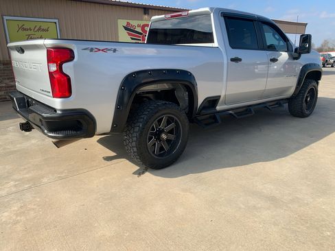 Used 2021 Chevrolet Silverado 2500 Custom w/ Custom Value Package image 2