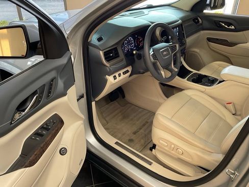 Used 2020 GMC Acadia Denali w/ Denali Ultimate Package AWD/4WD image 10