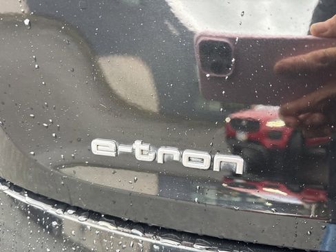 Used 2019 Audi e-tron Prestige w/ Prestige Package image 11