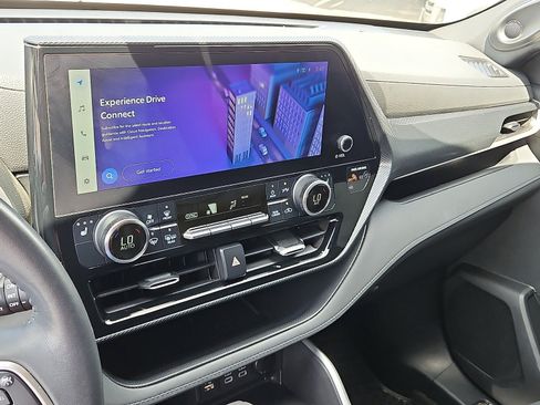 Used 2023 Toyota Highlander XSE FWD image 14