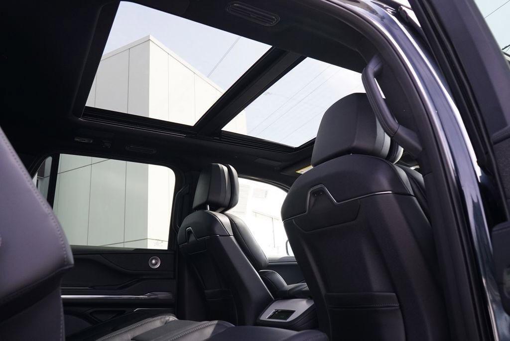 New 2026 Lincoln Navigator Reserve w/ Jet Appearance Package AWD/4WD image 24