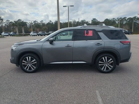 Used 2024 Nissan Pathfinder Platinum w/ Black Appearance Package image 8