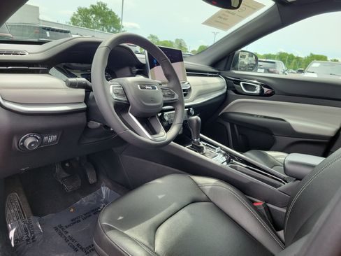 Used 2025 Jeep Compass Limited AWD/4WD image 19