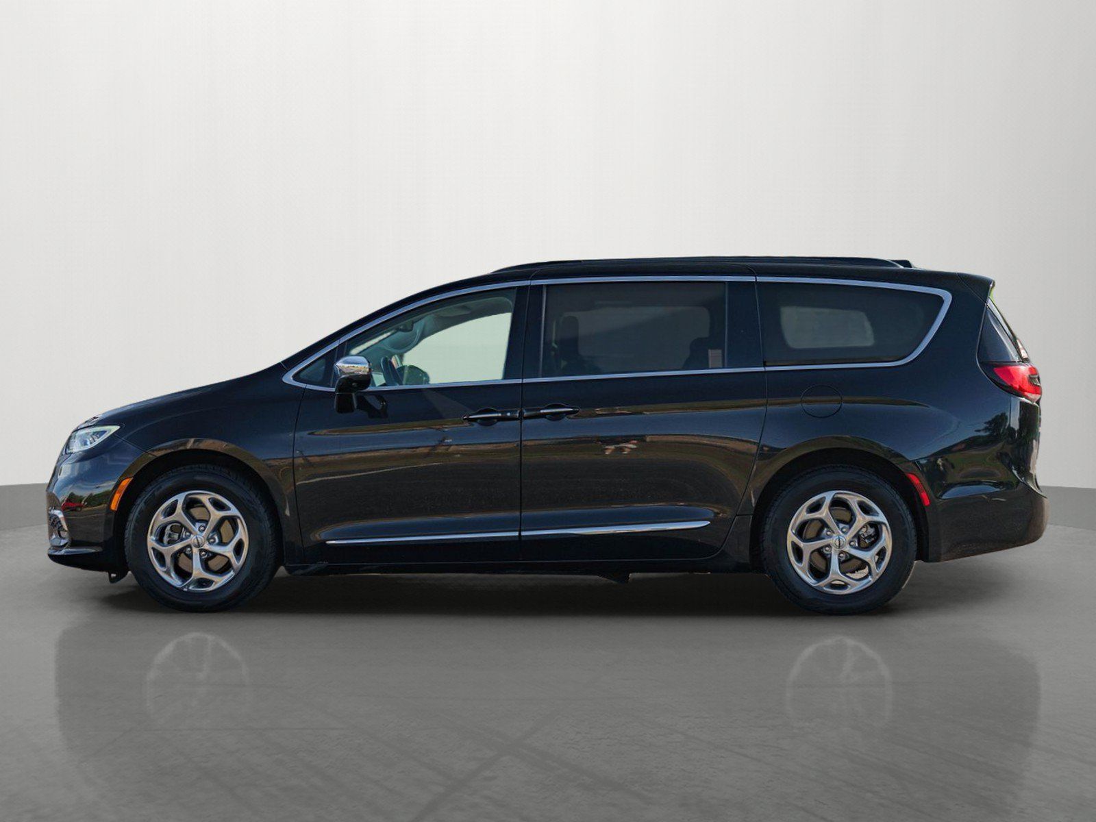 Used 2022 Chrysler Pacifica Limited FWD image 4