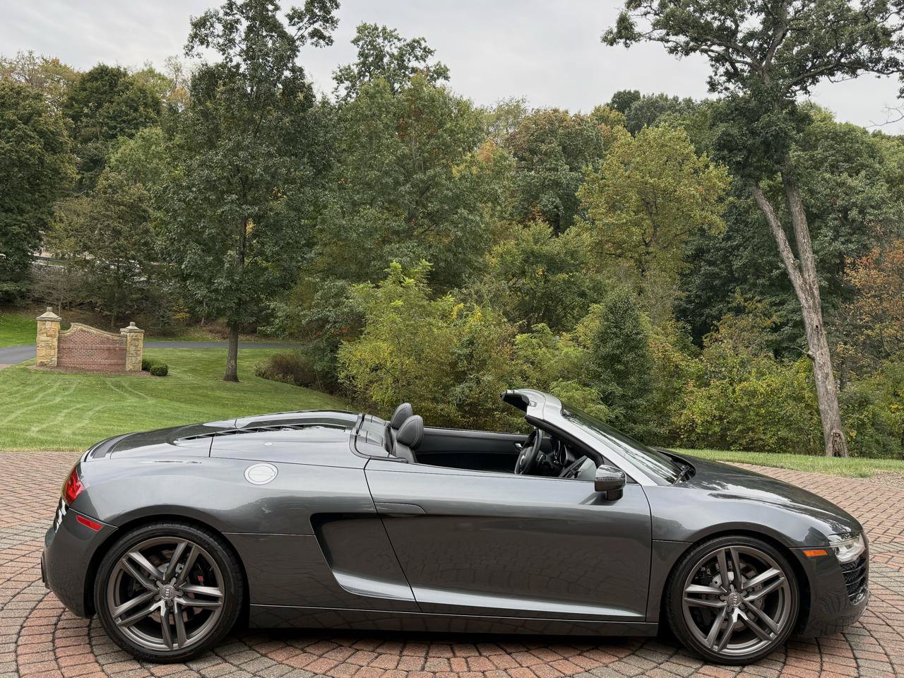 Used 2015 Audi R8 V8 w/ Full Leather Package AWD/4WD image 3