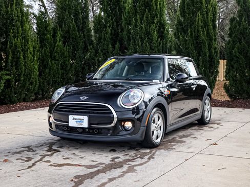 Used 2019 MINI Cooper 2-Door Hardtop image 5
