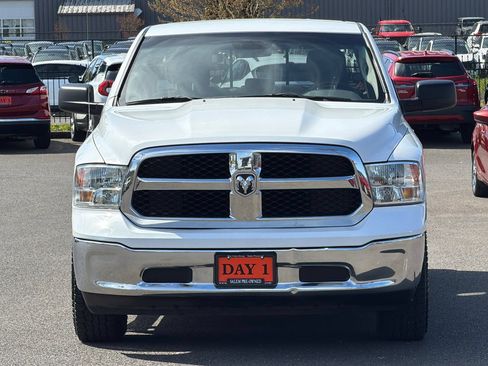 Used 2017 RAM 1500 Classic SLT AWD/4WD image 10