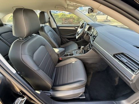 Used 2024 Volkswagen Jetta SE image 39