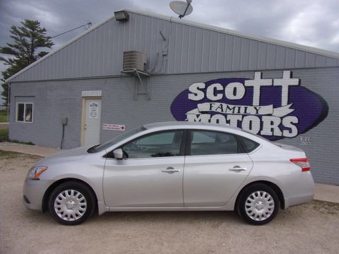 Used 2015 Nissan Sentra SV FWD image 1