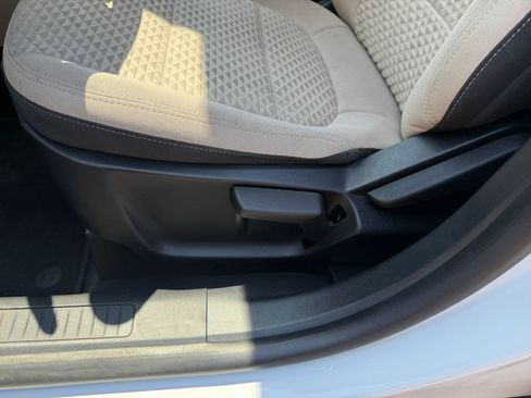 Used 2022 Ford Escape SE FWD image 14