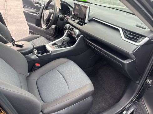 Used 2025 Toyota RAV4 XLE AWD/4WD image 28