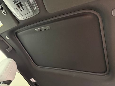 Used 2025 Toyota Sienna XSE w/ XSE Plus Package AWD/4WD image 19