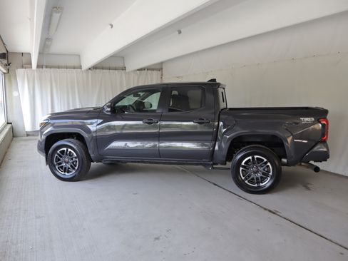 Used 2024 Toyota Tacoma TRD Sport w/ TRD Sport Upgrade Package AWD/4WD image 21