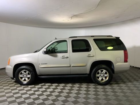 Used 2007 GMC Yukon SLT w/ SLT Preferred Equipment Group image 8