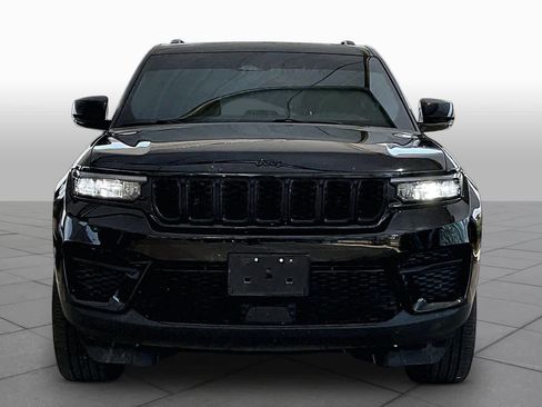 Used 2023 Jeep Grand Cherokee Altitude AWD/4WD image 4