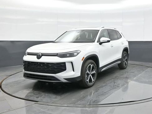 New 2026 Volkswagen Tiguan SE AWD/4WD image 3
