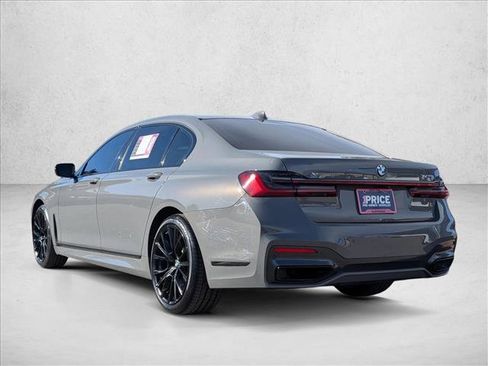 Used 2022 BMW 740i xDrive w/ M Sport Package AWD/4WD image 7