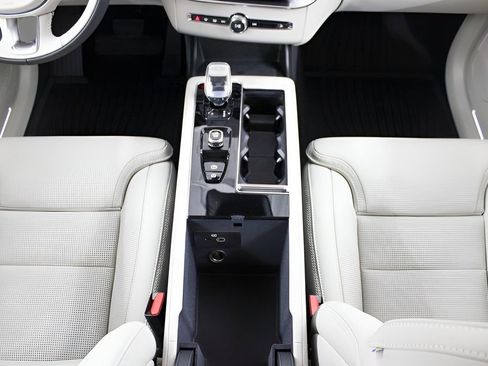 New 2026 Volvo XC90 B6 Ultra w/ Protection Package image 25