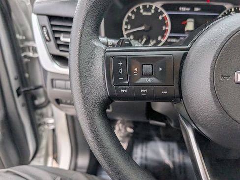Used 2024 Nissan Rogue SV image 12