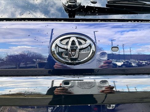 Used 2026 Toyota Sequoia Platinum w/ TRD Off-Road Package AWD/4WD image 31